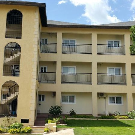Donhead New Kingston Apt 3 Extérieur photo