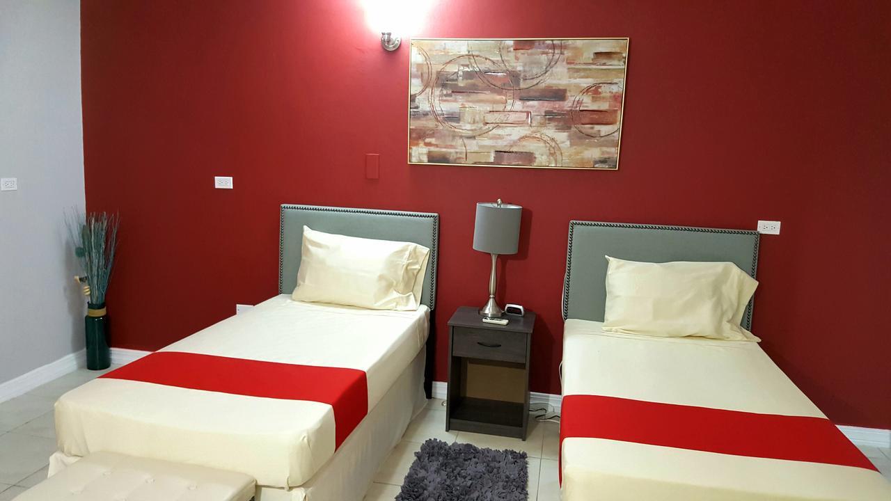 Donhead New Kingston Apt 3 Extérieur photo