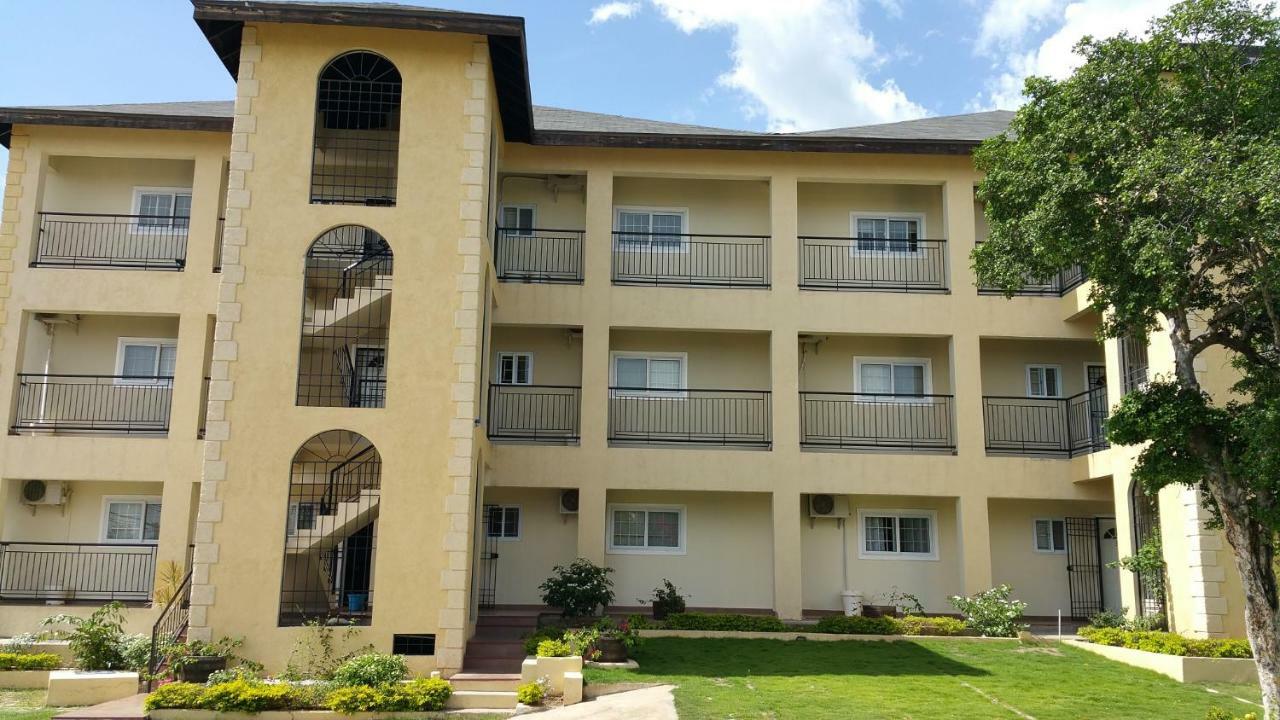 Donhead New Kingston Apt 3 Extérieur photo