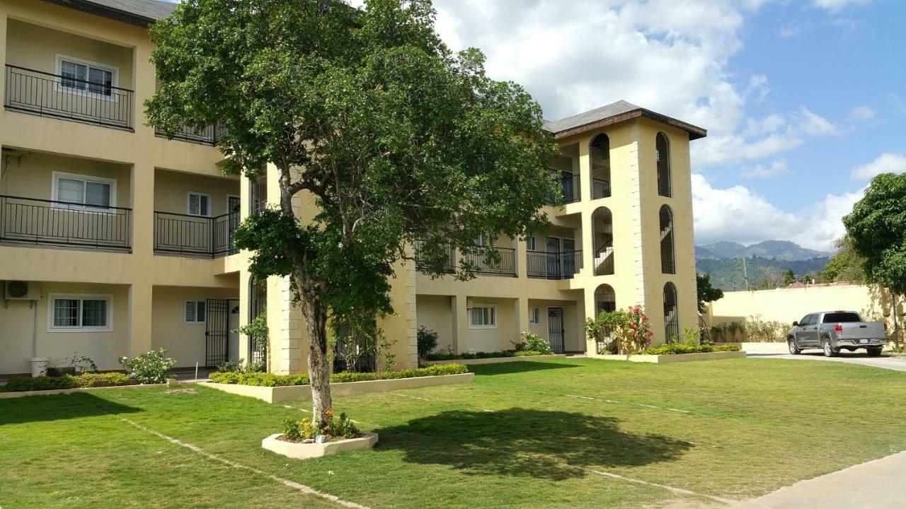 Donhead New Kingston Apt 3 Extérieur photo